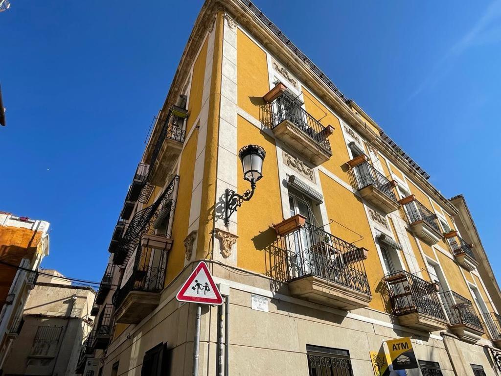 Edificio Amarillo En El Barrio Apartment Alicante Ngoại thất bức ảnh