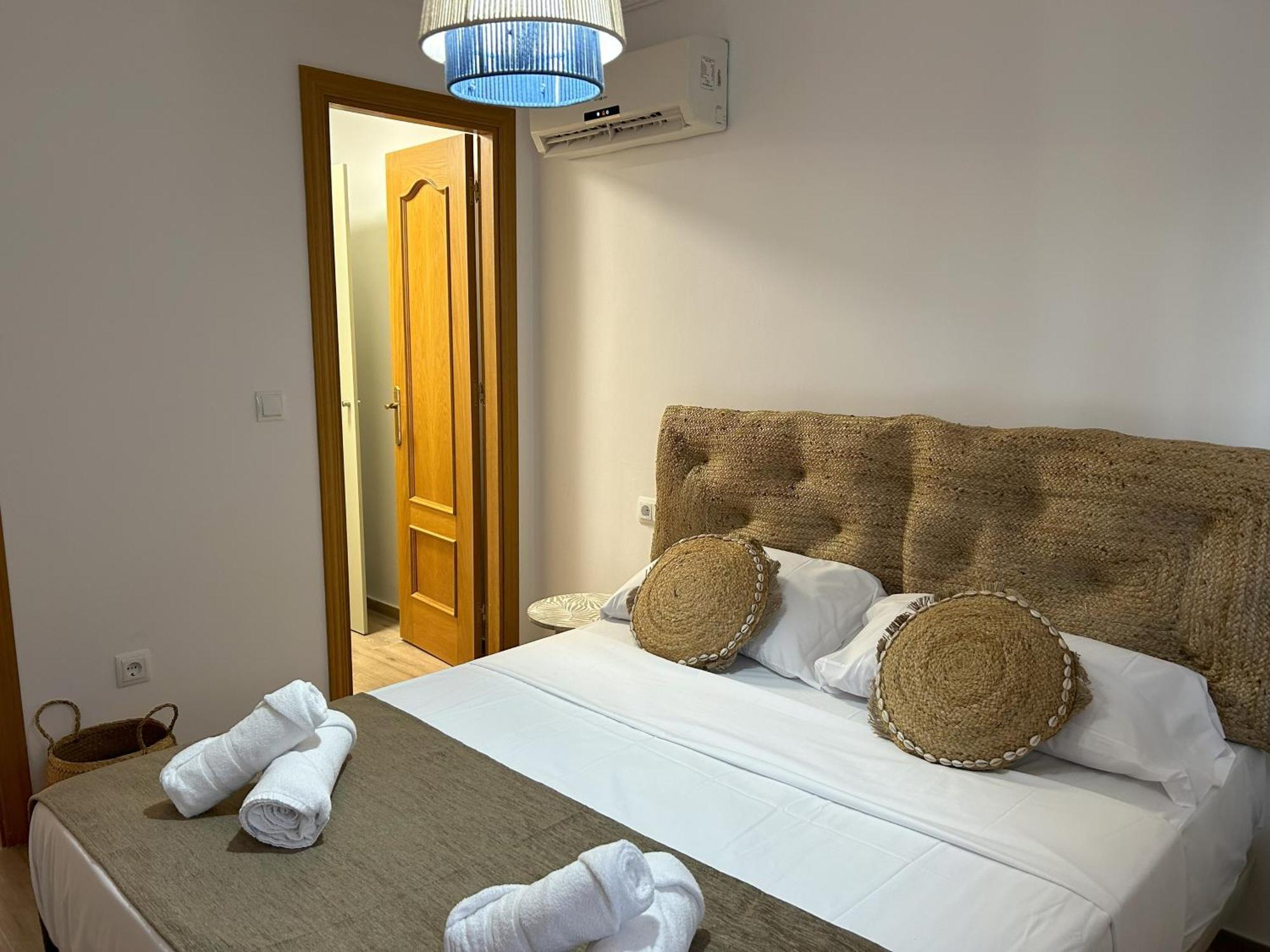 Edificio Amarillo En El Barrio Apartment Alicante Ngoại thất bức ảnh